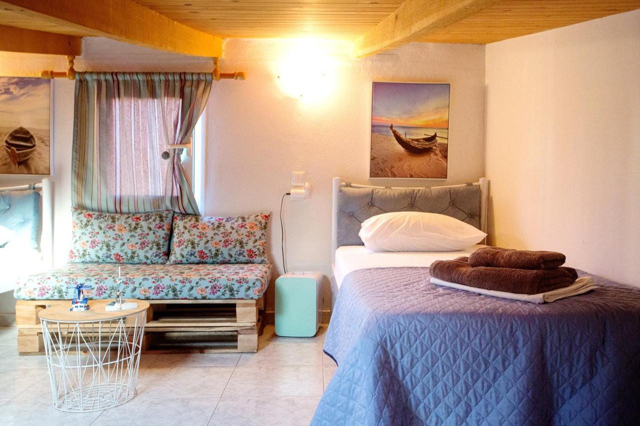 Holiday House Ioanna 2 - Loft Néa Péramos Exteriör bild